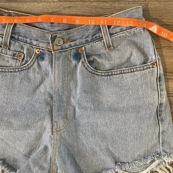 Levi's vintage 505 Blue Jean Shorts with Frayed Hem - Picture 8 of 10
